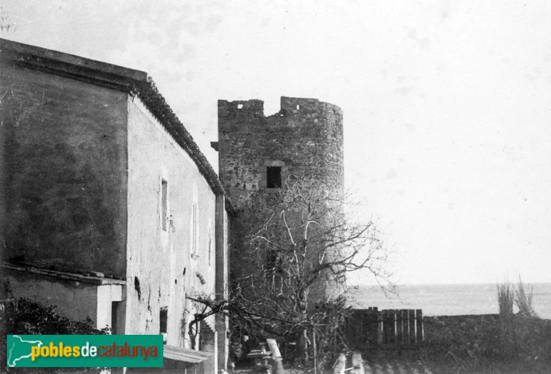 Montgat - Torre de ca l'Alzina (Foto: Jordi Audet -Arxiu Fotogràfic Centre Excursionista de Catalunya, c1926) Montgat - Torre de ca l'Alzina