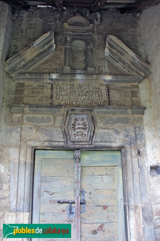 Montcorbau - Església de Sant Esteve, portada (Foto: Albert Esteves, 2018) Montcorbau - Església de Sant Esteve, portada