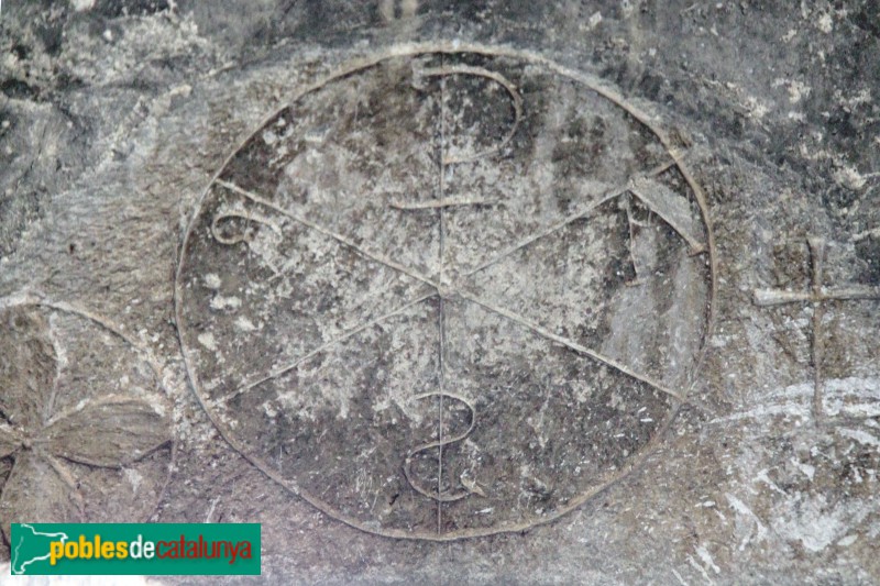 Montcorbau - Església de Sant Esteve, crismó a la portada (Foto: Albert Esteves, 2018) Montcorbau - Església de Sant Esteve, crismó a la portada