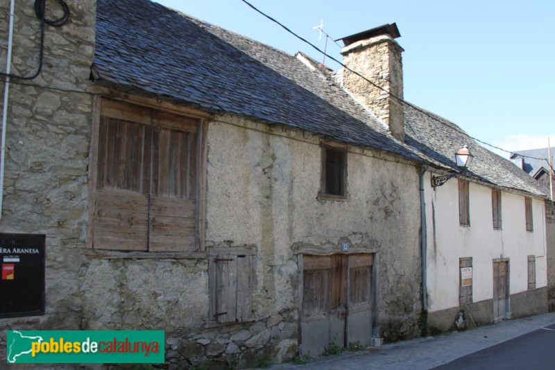 Casarilh - Un carrer del poble (Foto: Albert Esteves, 2018) Casarilh - Un carrer del poble