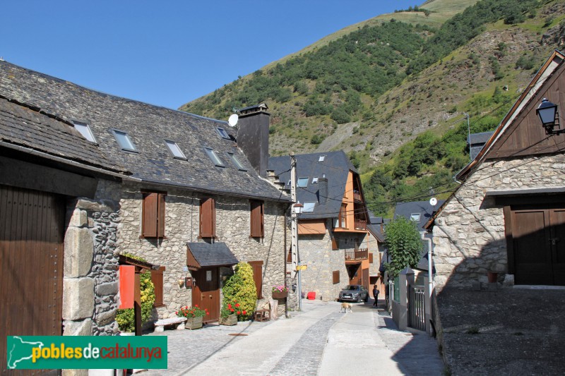 Casarilh - Un carrer del poble (Foto: Albert Esteves, 2018) Casarilh - Un carrer del poble