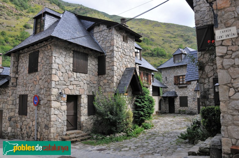 Casarilh - Un carrer del poble (Foto: Joan Sànchez, 2014) Casarilh - Un carrer del poble