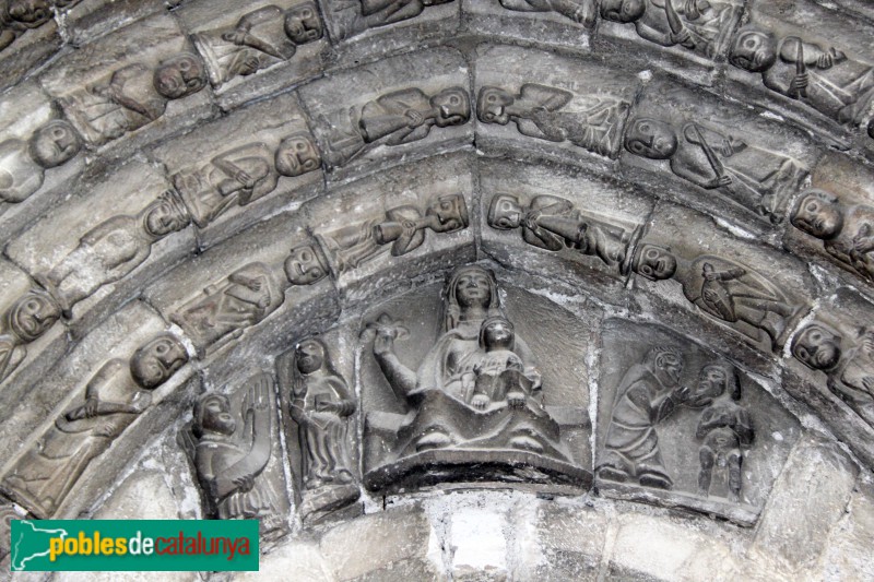 Betren - Església de Sant Esteve, portada (Foto: Albert Esteves, 2018) Betren - Església de Sant Esteve, portada