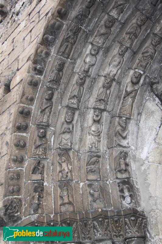 Betren - Església de Sant Esteve, portada (Foto: Albert Esteves, 2018) Betren - Església de Sant Esteve, portada