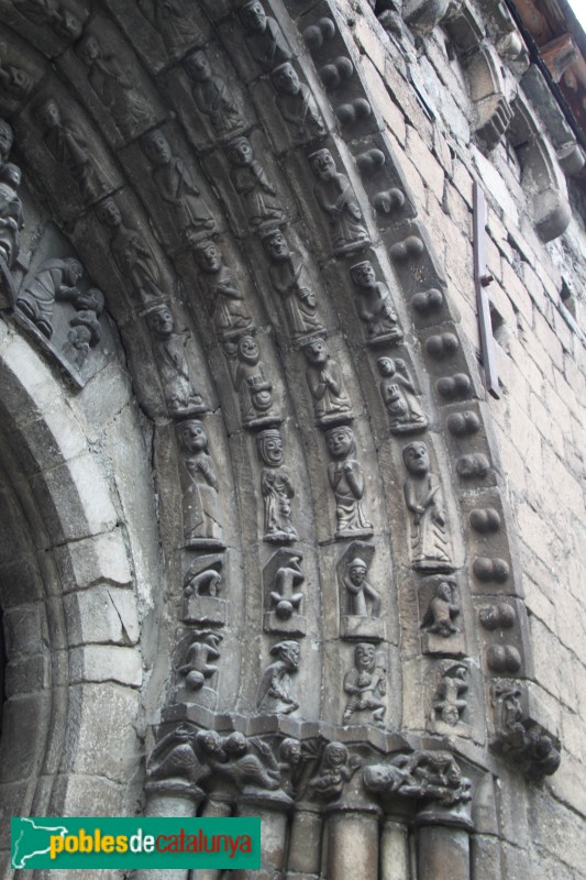 Betren - Església de Sant Esteve, portada (Foto: Albert Esteves, 2018) Betren - Església de Sant Esteve, portada