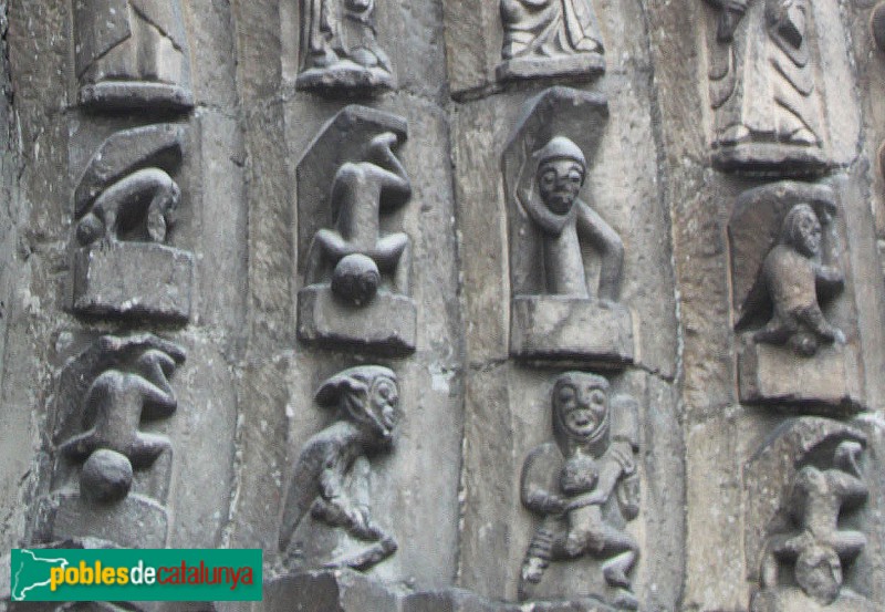 Betren - Església de Sant Esteve, detall portada (Foto: Albert Esteves, 2018) Betren - Església de Sant Esteve, detall portada