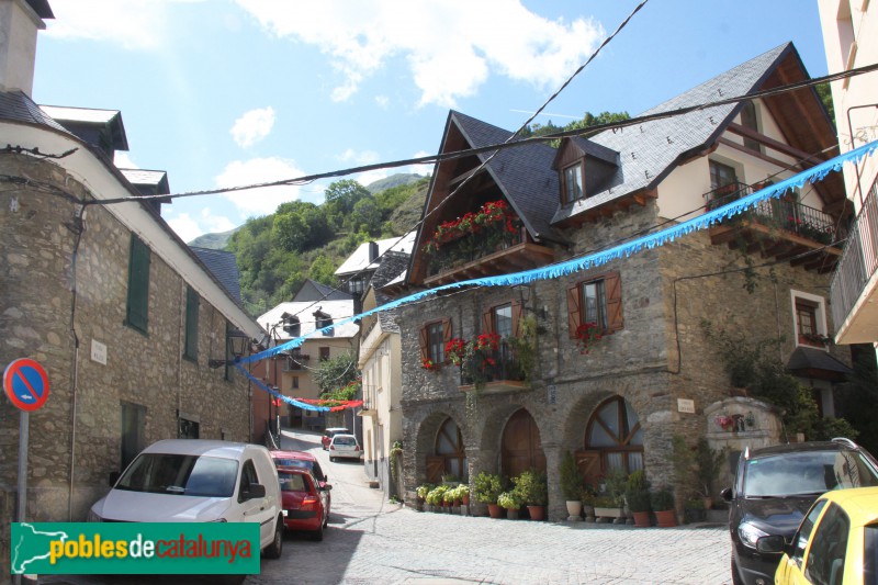 Gausac - Plaça Major (Foto: Albert Esteves, 2018) Gausac - Plaça Major