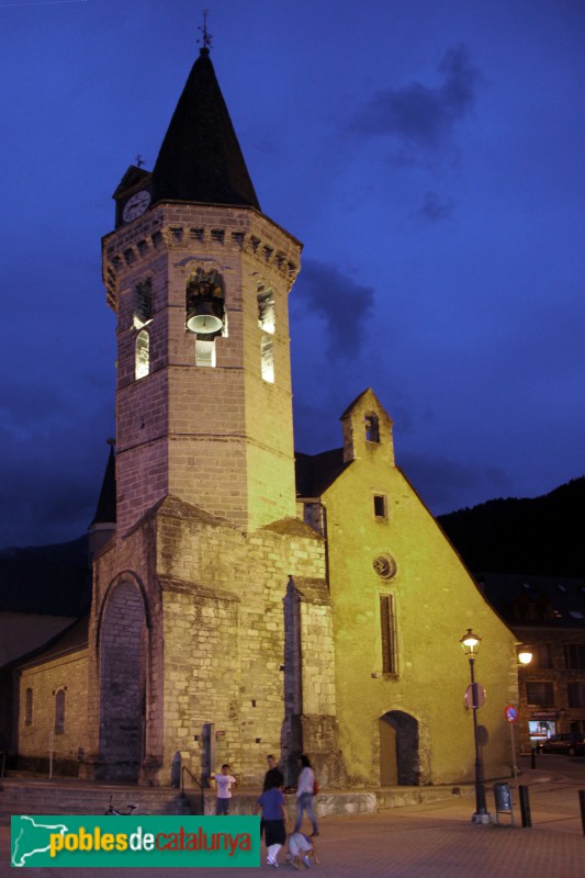 Vielha - Església de Sant Miquel, a la nit (Foto: Albert Esteves, 2018) Vielha - Església de Sant Miquel, a la nit