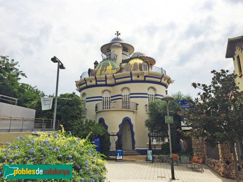 Sant Joan Despí - Torre de la Creu (Foto: Albert Esteves, 2018) Sant Joan Despí - Torre de la Creu