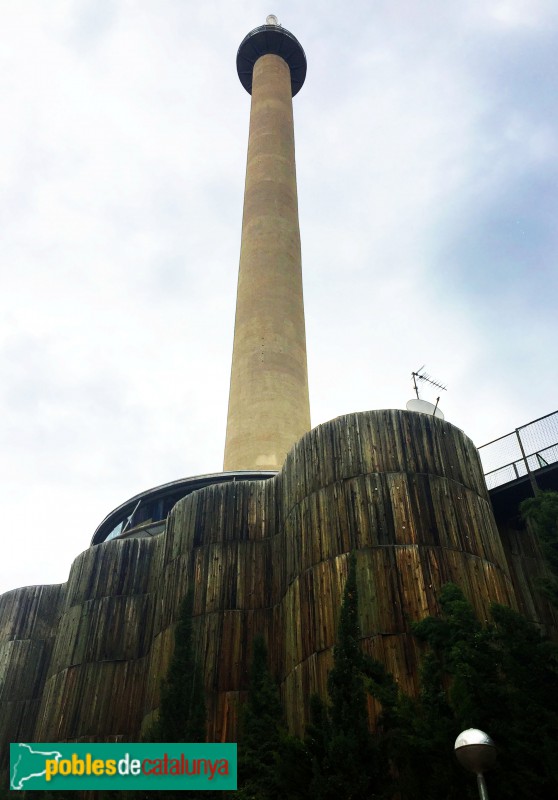 Sant Just Desvern - Taller d'Arquitectura - Xemeneia fàbrica Sansón (Foto: Albert Esteves, 2018) Sant Just Desvern - Taller d'Arquitectura - Xemeneia fàbrica Sansón