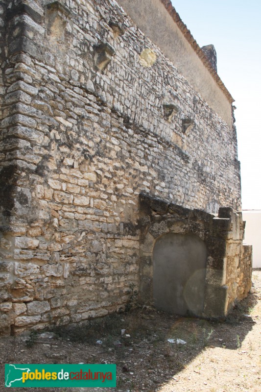 Banyeres del Penedès - Santa Maria del Priorat. Porta que comunicava l'església amb les dependències dels monjos