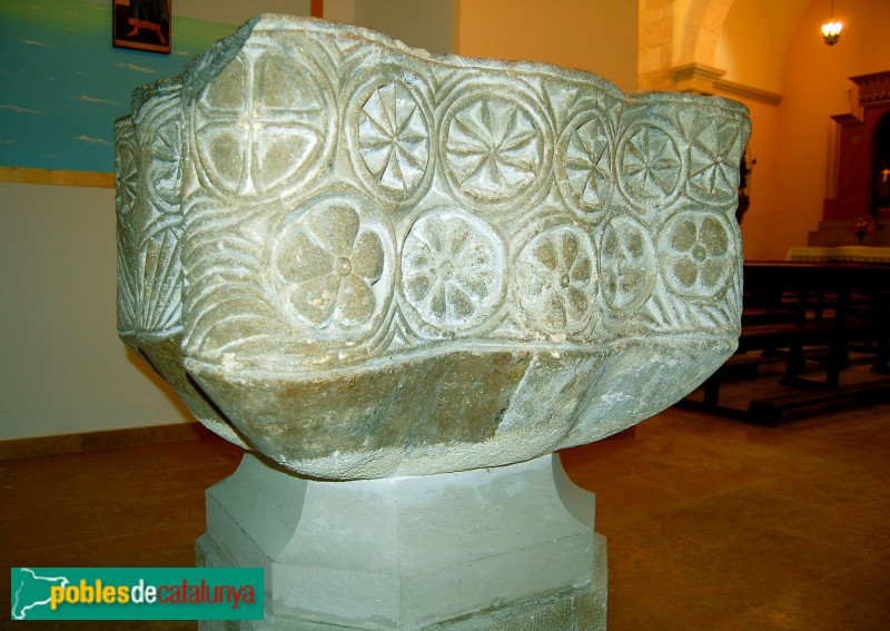 Sant Jaume dels Domenys - Pica baptismal (Foto: Àngela Llop, 2010) Sant Jaume dels Domenys - Pica baptismal