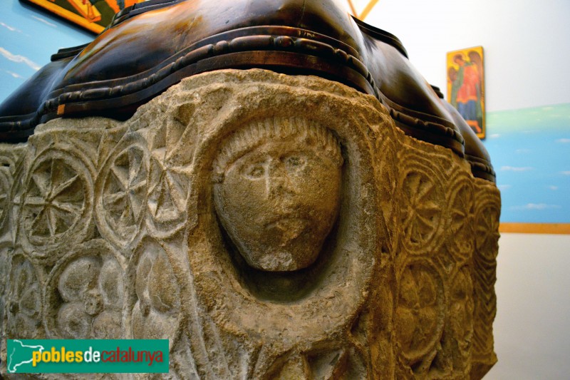 Sant Jaume dels Domenys - Pica baptismal (Foto: Àngela Llop, 2012) Sant Jaume dels Domenys - Pica baptismal