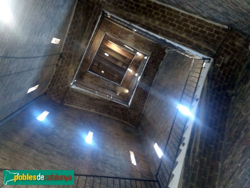 Barcelona - Torres d'accés al recinte de l'Exposició. Interior (Foto: Anna Corcoll, 2018) Barcelona - Torres d'accés al recinte de l'Exposició. Interior