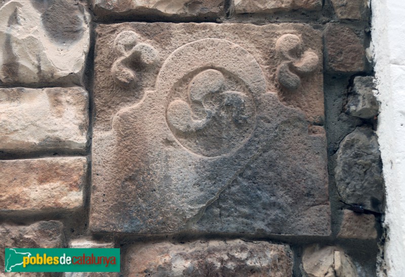 Sant Martí de Maldà - Llinda amb "lauburu" (Foto: Albert Esteves, 2018) Sant Martí de Maldà - Llinda amb "lauburu"