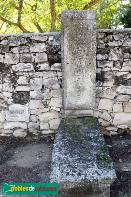Belianes - Antic fossar parroquial, làpida antiga (Foto: Albert Esteves, 2018) Belianes - Antic fossar parroquial, làpida antiga