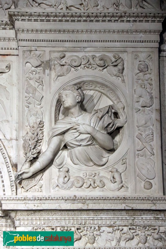 Bellpuig - Mausoleu de Ramon Folc de Cardona: figura al·legòrica (Foto: Albert Esteves, 2018) Bellpuig - Mausoleu de Ramon Folc de Cardona: figura al·legòrica