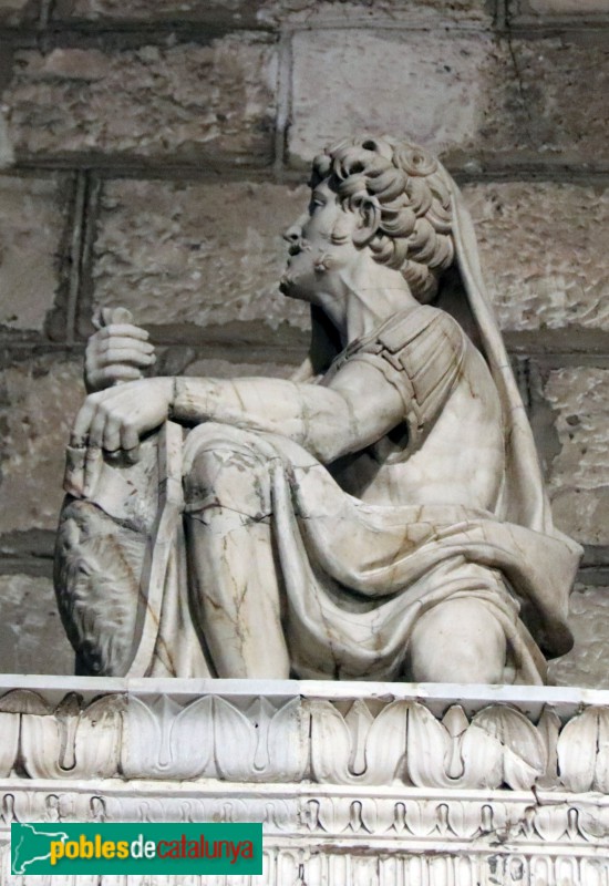 Bellpuig - Mausoleu de Ramon Folc de Cardona: figura a l'entaulament (Foto: Albert Esteves, 2018) Bellpuig - Mausoleu de Ramon Folc de Cardona: figura a l'entaulament