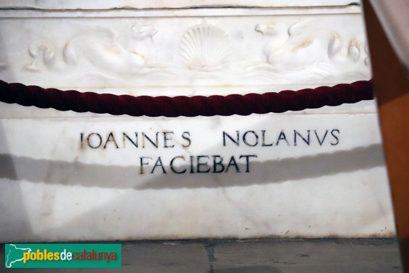 Bellpuig - Mausoleu de Ramon Folc de Cardona: signatura de Giovanni da Nola (Foto: Albert Esteves, 2018) Bellpuig - Mausoleu de Ramon Folc de Cardona: signatura de Giovanni da Nola