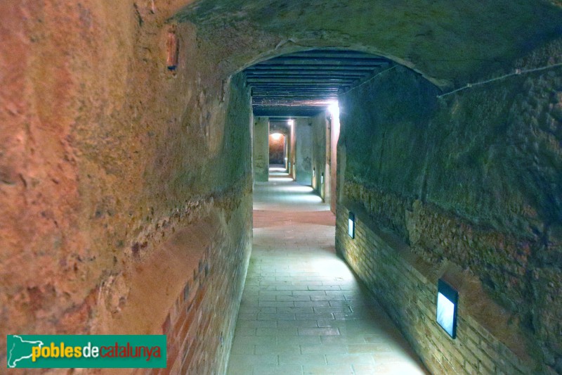 Agramunt - Refugi antiaeri sota l'església (Foto: Albert Esteves, 2018) Agramunt - Refugi antiaeri sota l'església