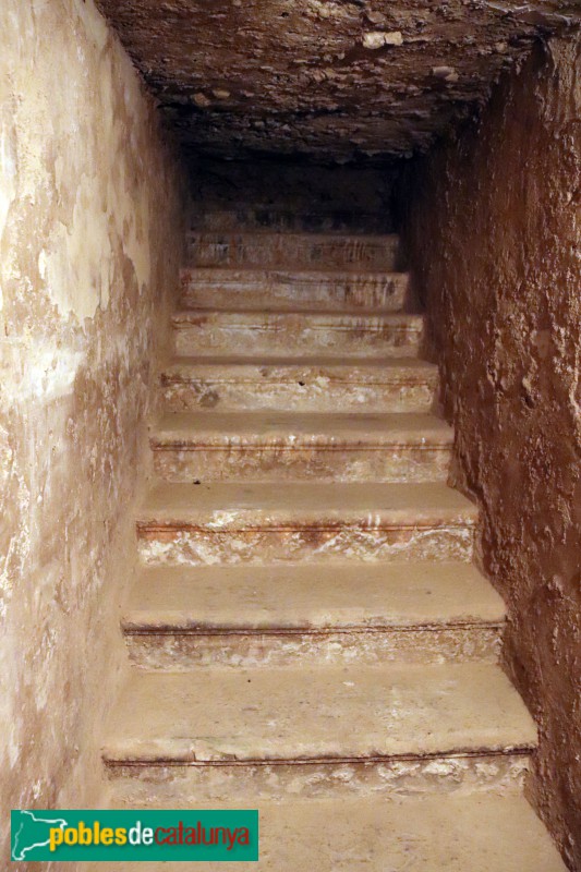 Agramunt - Refugi antiaeri sota l'església (Foto: Albert Esteves, 2018) Agramunt - Refugi antiaeri sota l'església