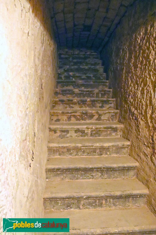 Agramunt - Refugi antiaeri sota l'església (Foto: Albert Esteves, 2018) Agramunt - Refugi antiaeri sota l'església