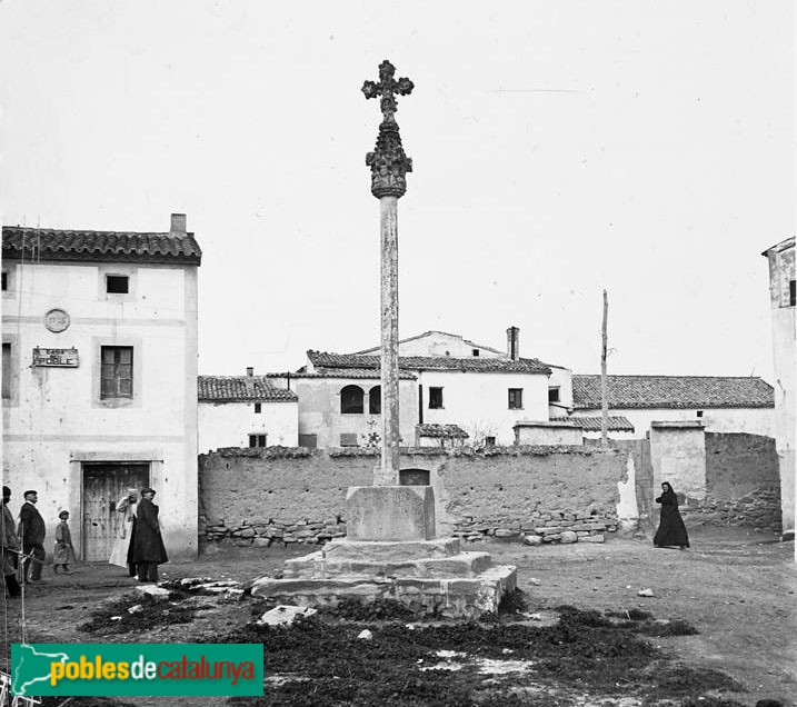 La Fuliola - Creu de terme de Boldú (Foto: Joan Roig i Font -Fons Salvany, Biblioteca de Catalunya-, 1914) La Fuliola - Creu de terme de Boldú
