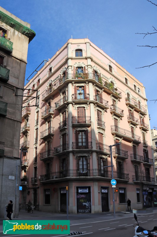 Barcelona - Edifici el Gurugú (Foto: Albert Esteves, 2019) Barcelona - Edifici el Gurugú