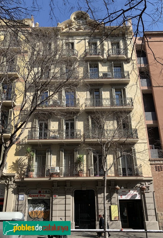 Barcelona - Casa Josep Soler (Viladomat, 122) (Foto: Albert Esteves, 2019) Barcelona - Casa Josep Soler (Viladomat, 122)