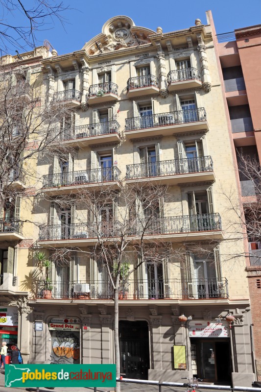 Barcelona - Casa Josep Soler (Viladomat, 122) (Foto: Albert Esteves, 2019) Barcelona - Casa Josep Soler (Viladomat, 122)