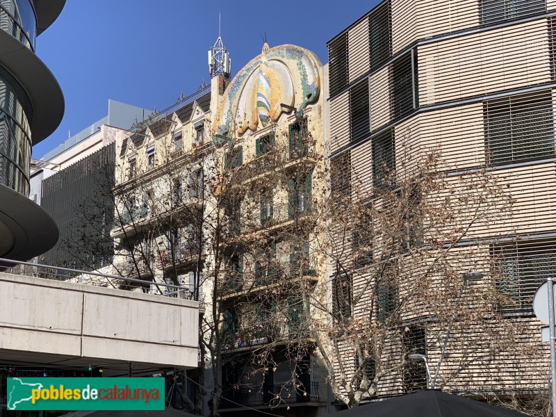 Barcelona - Carrer Llançà, 20 (Foto: Albert Esteves, 2019) Barcelona - Carrer Llançà, 20