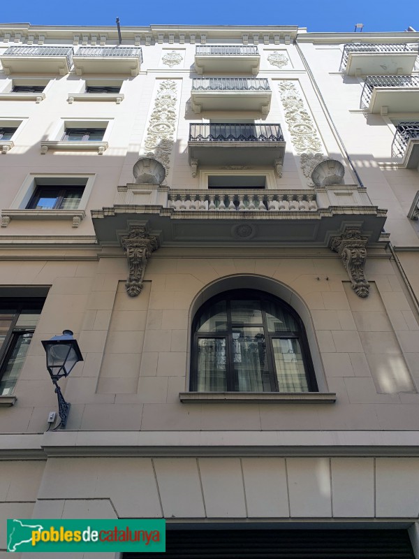 Barcelona - Tallers, 52-64 (Foto: Albert Esteves, 2019) Barcelona - Tallers, 52-64