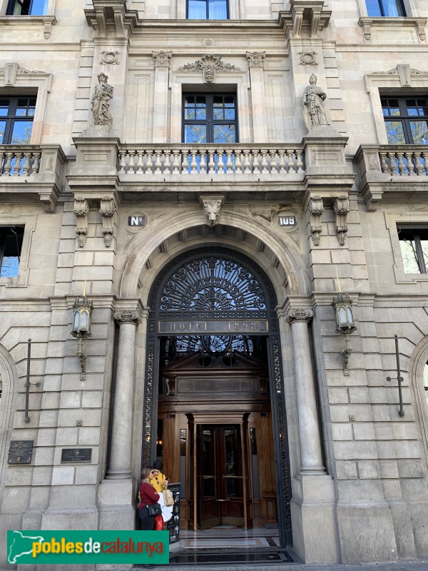 Barcelona - Tabacs de Filipines, façana Rambla (Foto: Albert Esteves, 2019) Barcelona - Tabacs de Filipines, façana Rambla