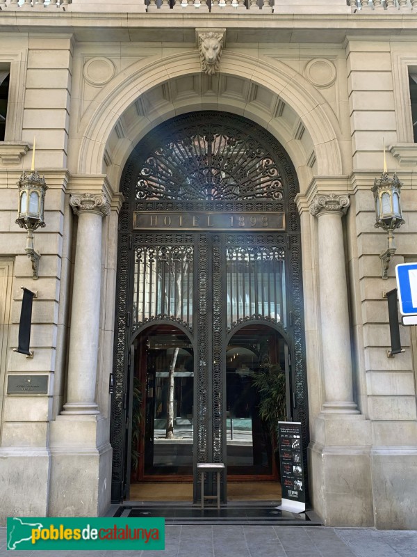 Barcelona - Tabacs de Filipines, façana Pintor Fortuny (Foto: Albert Esteves, 2019) Barcelona - Tabacs de Filipines, façana Pintor Fortuny