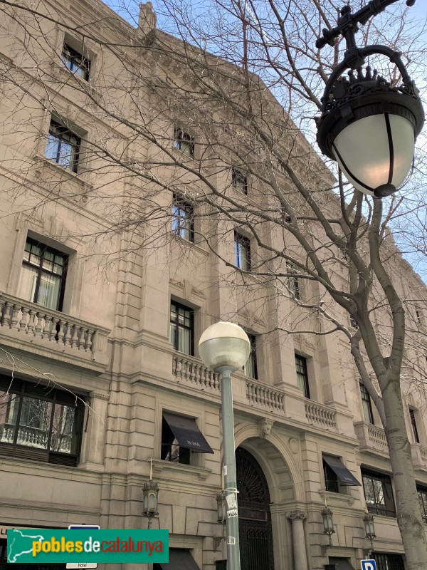 Barcelona - Tabacs de Filipines, façana Pintor Fortuny (Foto: Albert Esteves, 2019) Barcelona - Tabacs de Filipines, façana Pintor Fortuny