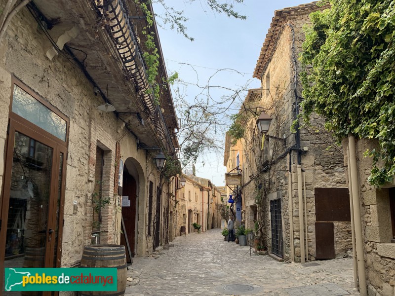 Peratallada - Carrer Major (Foto: Albert Esteves, 2019) Peratallada - Carrer Major