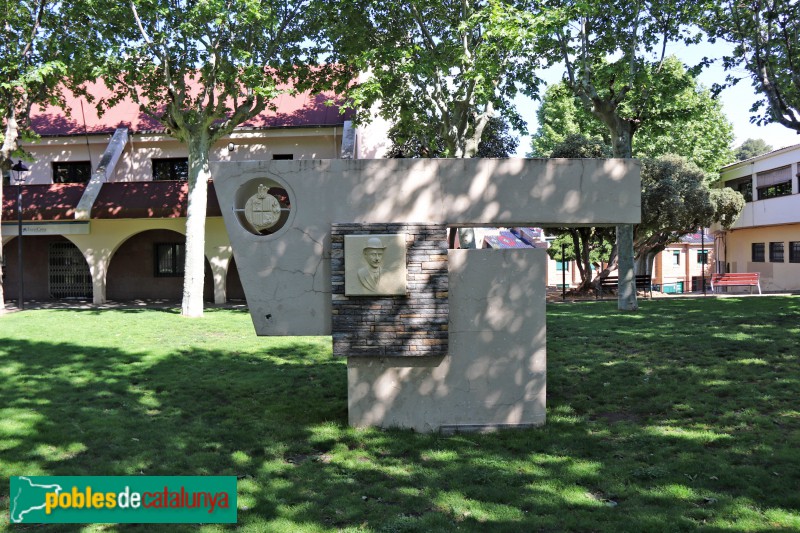 Olesa de Montserrat - Monument als germans Jaume i Josepa Casals