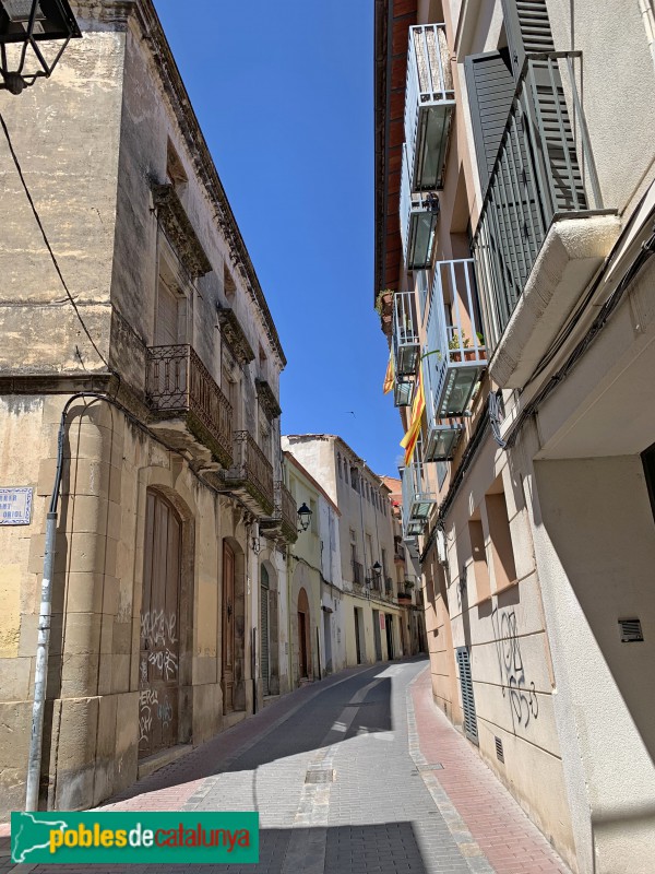 Olesa de Montserrat - Carrer de l'Església (Foto: Albert Esteves, 2019) Olesa de Montserrat - Carrer de l'Església