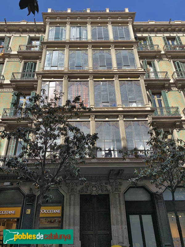 Barcelona - Gran de Gracia, 74-76 (Foto: Albert Esteves, 2019) Barcelona - Gran de Gracia, 74-76