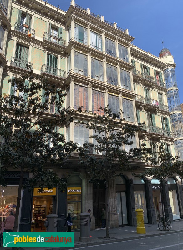 Barcelona - Gran de Gracia, 74-76 (Foto: Albert Esteves, 2019) Barcelona - Gran de Gracia, 74-76