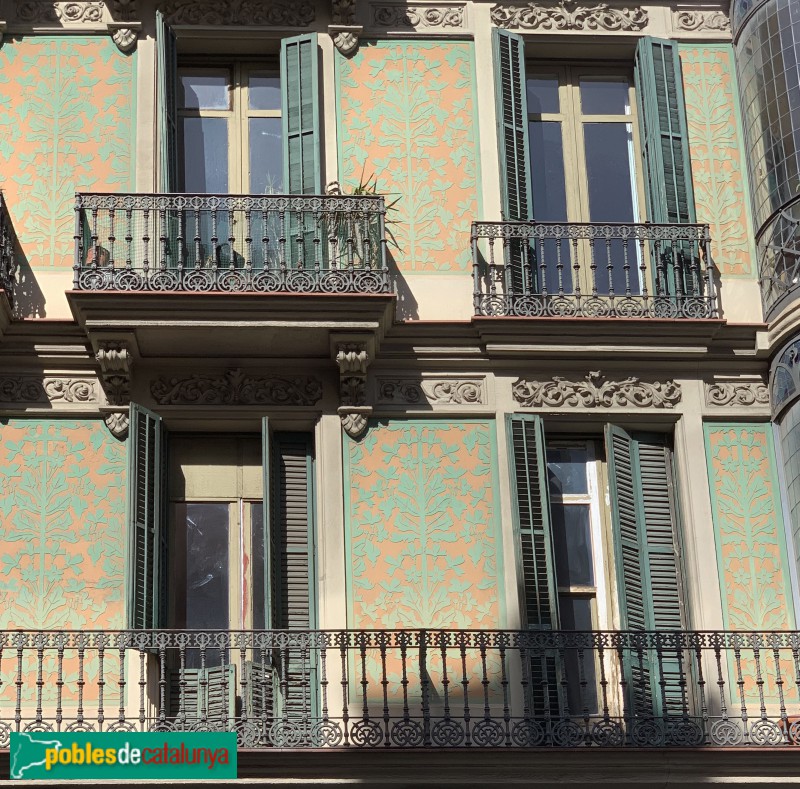 Barcelona - Gran de Gracia, 74-76 (Foto: Albert Esteves, 2019) Barcelona - Gran de Gracia, 74-76