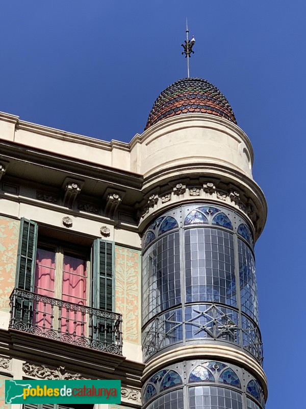 Barcelona - Gran de Gracia, 74-76 (Foto: Albert Esteves, 2019) Barcelona - Gran de Gracia, 74-76