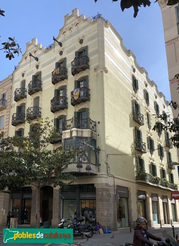 Barcelona - Gran de Gracia, 77 (Foto: Albert Esteves, 2019) Barcelona - Gran de Gracia, 77