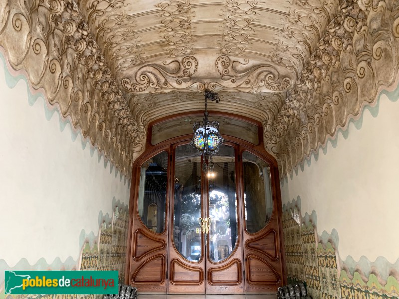 Barcelona - Gran de Gracia, 77 (Foto: Albert Esteves, 2019) Barcelona - Gran de Gracia, 77