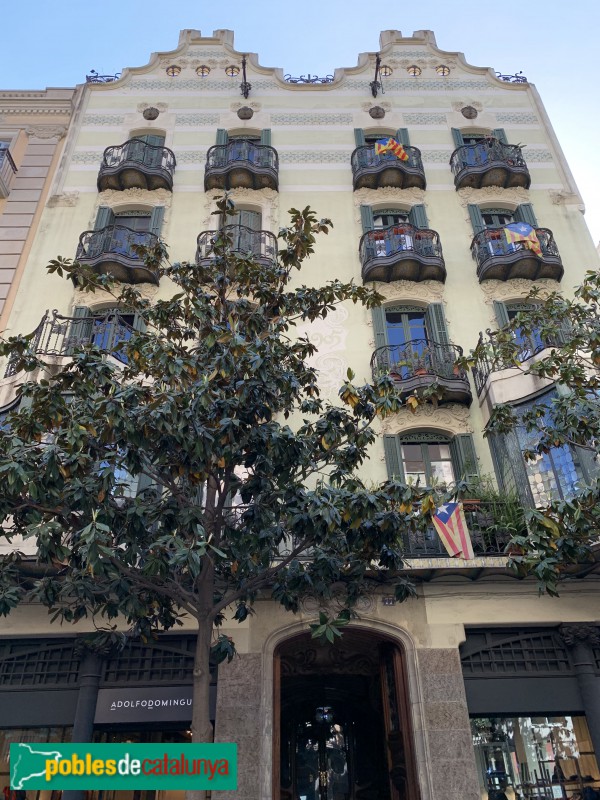 Barcelona - Gran de Gracia, 77 (Foto: Albert Esteves, 2019) Barcelona - Gran de Gracia, 77