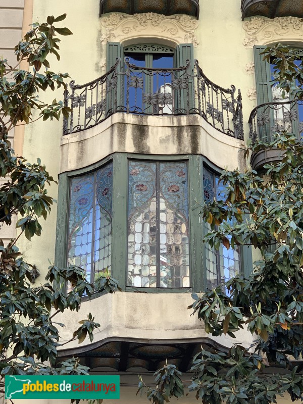 Barcelona - Gran de Gracia, 77 (Foto: Albert Esteves, 2019) Barcelona - Gran de Gracia, 77