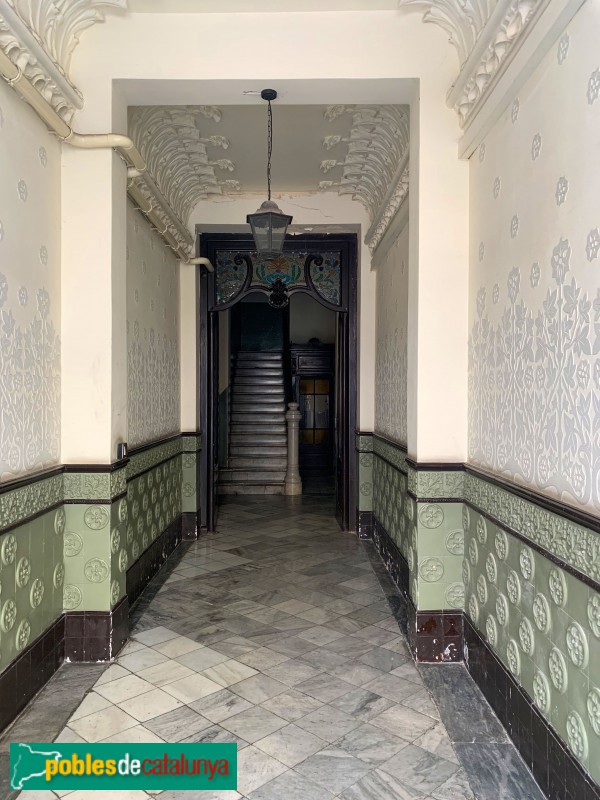 Barcelona - Gran de Gràcia, 233 (Foto: Albert Esteves, 2019) Barcelona - Gran de Gràcia, 233