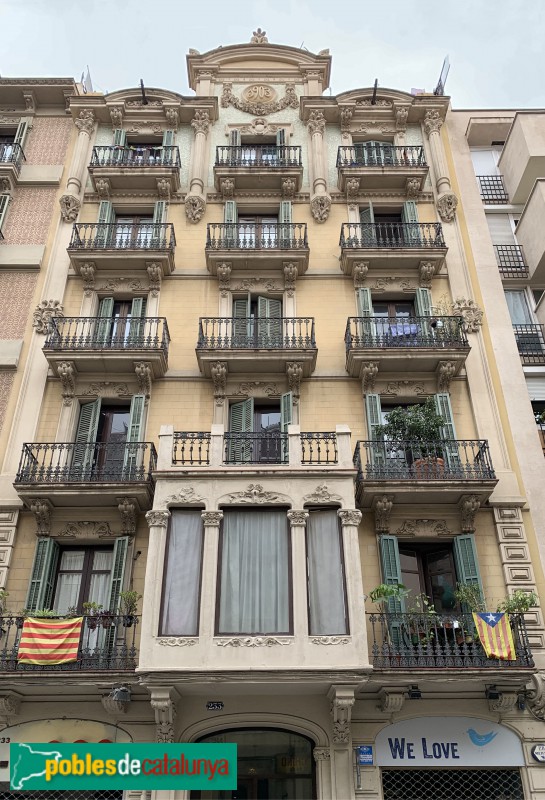 Barcelona - Gran de Gràcia, 233 (Foto: Albert Esteves, 2019) Barcelona - Gran de Gràcia, 233