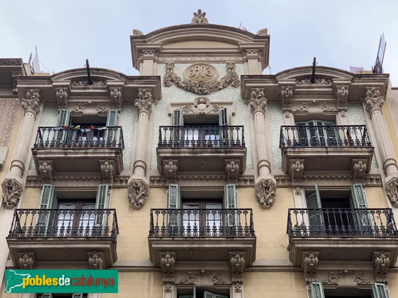 Barcelona - Gran de Gràcia, 233 (Foto: Albert Esteves, 2019) Barcelona - Gran de Gràcia, 233