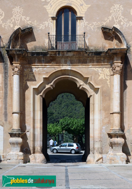 Monestir de Santes Creus - Portal de l'Assumpta, façana plaça Major (Foto: Albert Esteves, 2019) Monestir de Santes Creus - Portal de l'Assumpta, façana plaça Major